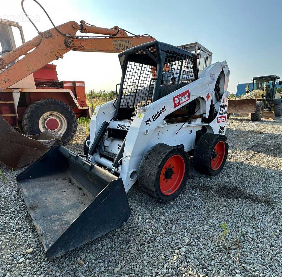 Мини-погрузчик Bobcat S250